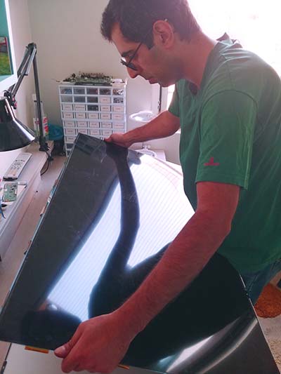 پویا مشفق - تعمیر کار تلویزیون - ایکس ویژن - مادیران - XVISION - XS4020